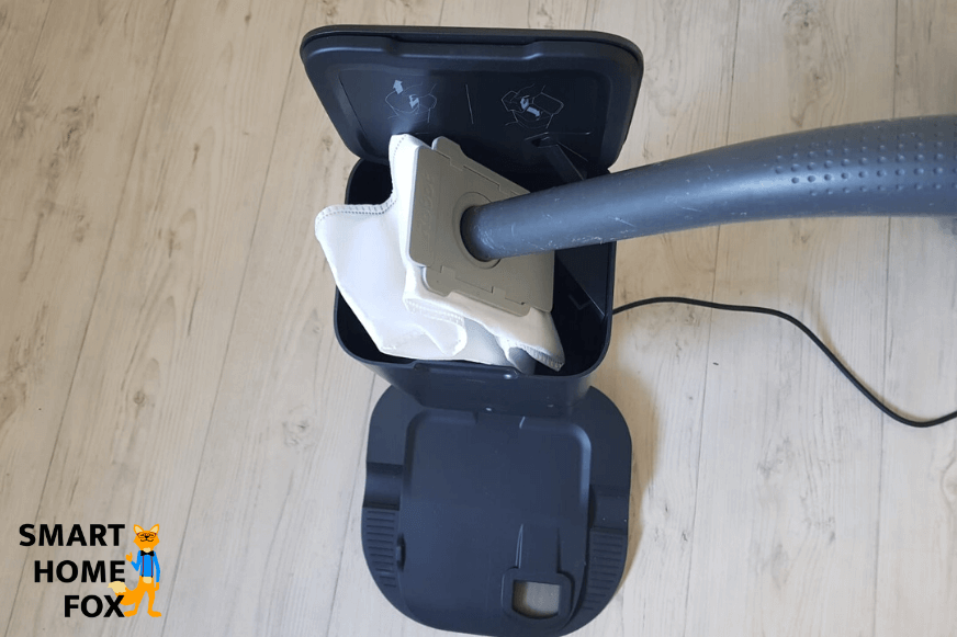 Vacuuming the dust bag in the Clean Base with a conventional vacuum